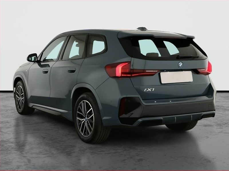 BMW iX (2023) xDrive30, SoH 100% - fotka 4 z 28