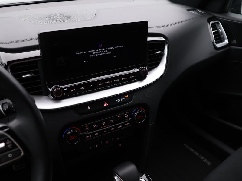 Kia XCeed 1,5 T-GDI 118kW Top CZ - fotka 21 z 32