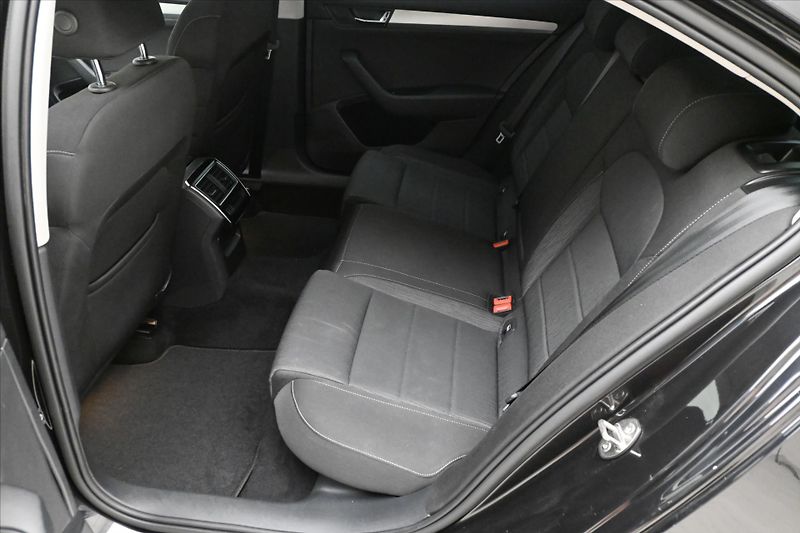 Škoda Superb 2,0 TDI 110 kW DSG Ambition Zá - fotka 14 z 29
