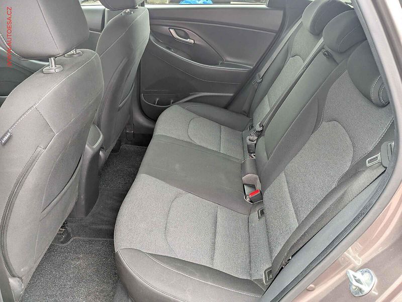 Hyundai i30 (2022) 1.5 T-GDi, 1.maj,ČR, STK7/28 - fotka 10 z 17