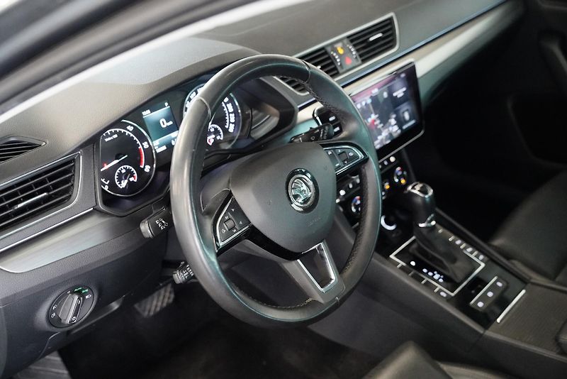 Škoda Superb - fotka 14 z 28