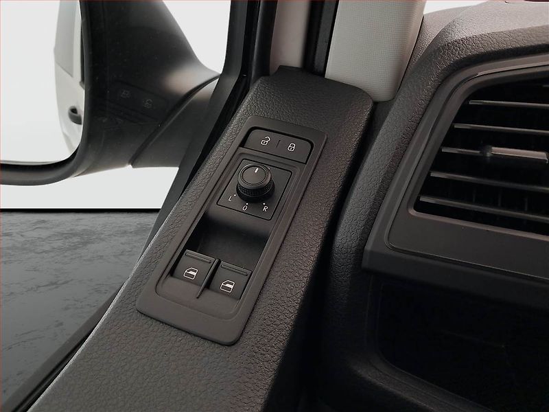 Volkswagen Transporter (2018) 2.0 TDI, Bus, 8Míst, ČR, DPH - fotka 14 z 21