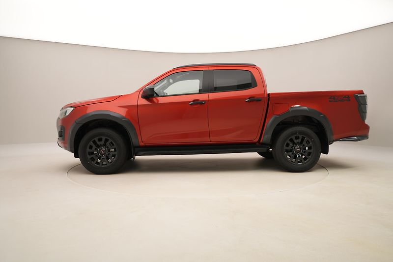 Isuzu D-Max (2026) Double Cab 2,2 V-Cross 4x4 AUT - fotka 2 z 28