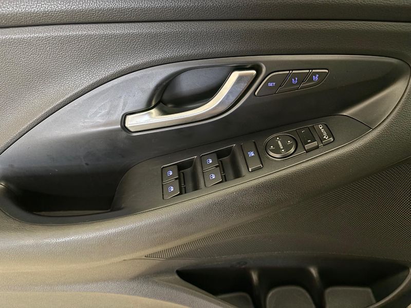 Hyundai i30 (2021) MHEV 1.5 TGDi N-line kombi - fotka 14 z 43