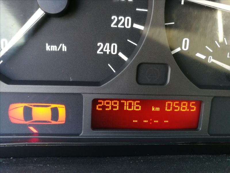 BMW Řada 3 2,0 d 320d - fotka 7 z 19