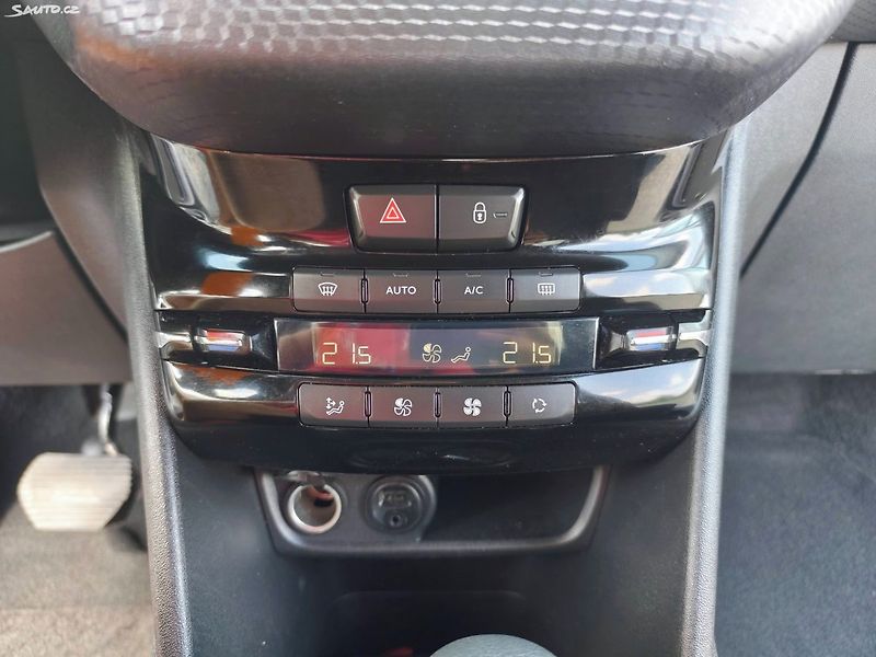 Peugeot 208 (2017) - fotka 29 z 32