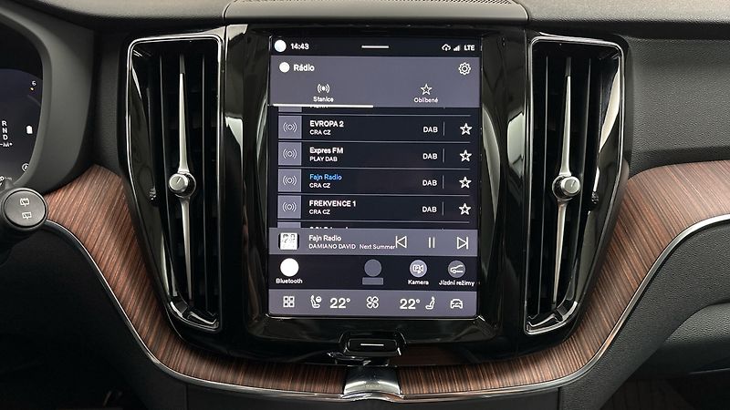 Volvo XC60 2.0 B4 AUT AWD Plus Dark - fotka 11 z 32