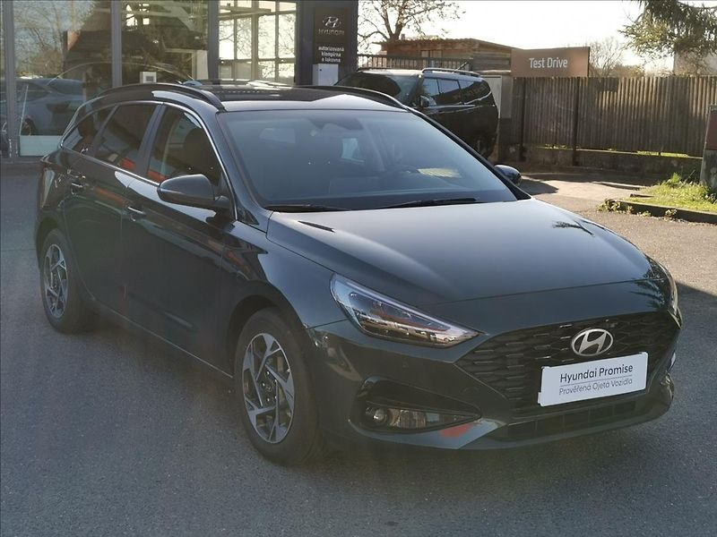 Hyundai i30 1,6 T-GDI WG DCT STYLE SAFETY - fotka 3 z 17