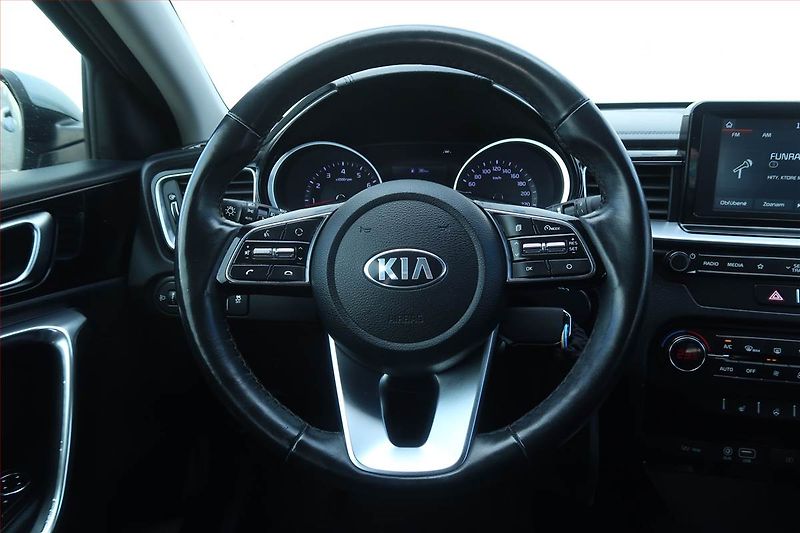 Kia Ceed (2020) Gold 1.4 T-GDI, Serv.kniha - fotka 16 z 21