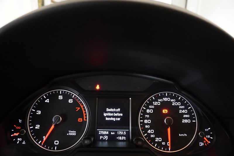 Audi Q5  2,0 TFSI QUATTRO AUT. - fotka 18 z 27