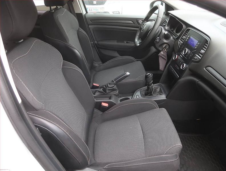 Renault Mégane (2016) 1.6 SCe, Tempomat - fotka 9 z 17