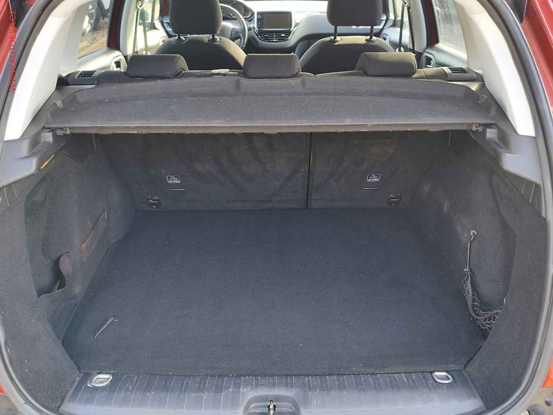 Peugeot 2008 (2015) 1.2PT, Style, navi - fotka 7 z 17
