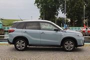 Boční proporce jsou vyvážené, převisy karosérie minimální