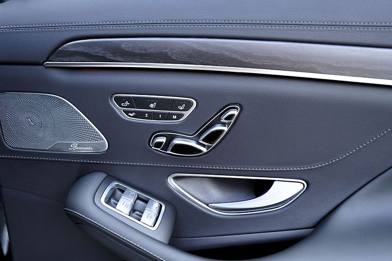 Mercedes-Benz Třídy S S560 Long 4Matic V8/470PS - fotka 19 z 34