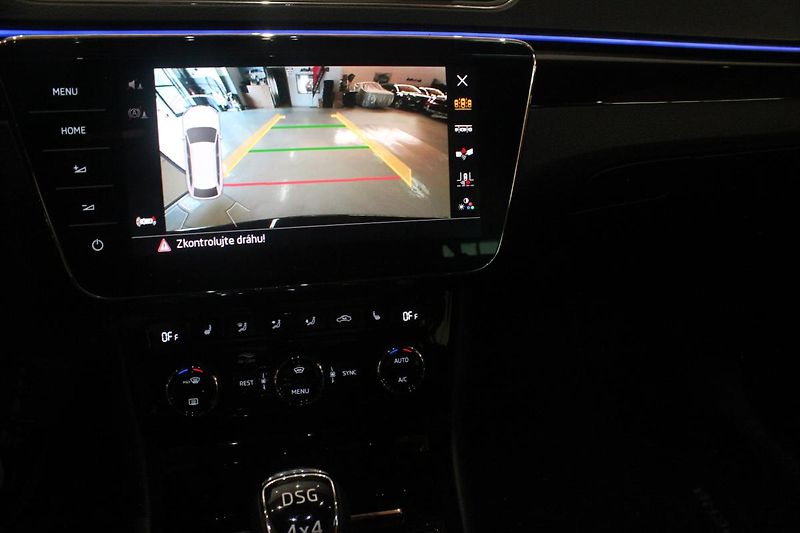 Škoda Superb (2019) 2.0TDI DSG L&K 4x4 Display - fotka 44 z 45