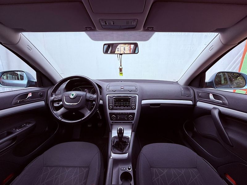 Škoda Octavia 1.4 TSi Elegance, Serviska - fotka 15 z 33