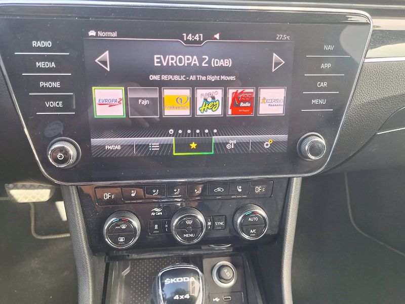 Škoda Superb (2023) COMBI / 2.0TDI / 140 kW / 7DSG - fotka 18 z 31