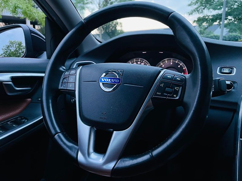 Volvo S60 2.0D 120KW 5VÁLEC VÝHŘEV SENZO - fotka 25 z 44
