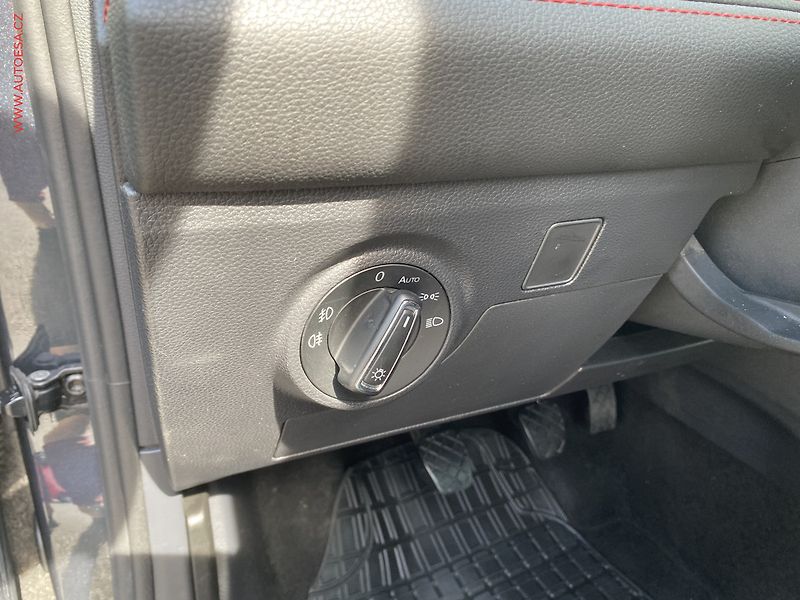 Seat Arona (2019) 1.5 TSi, FR, LED, navi - fotka 15 z 19