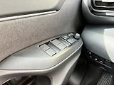 Toyota Yaris Cross 1.5 HSD 130k e-CVT AWD Executi - náhled 13