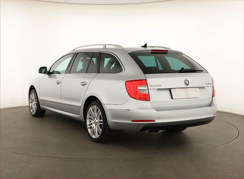 Škoda Superb (2013) Elegance 2.0 TDI, Serv.kniha - fotka 4 z 16