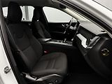 Volvo XC60 B4 AWD MOMENTUM AUT REZERVACE - náhled 24