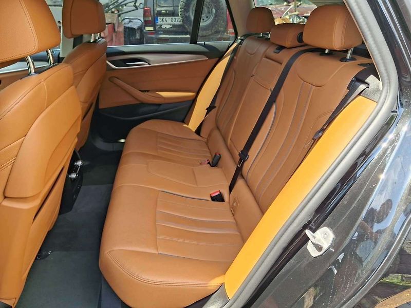 BMW Řada 5 530d xDrive AT Touring - fotka 9 z 71