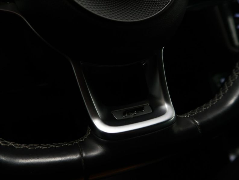 Volkswagen Tiguan 2,0 TDI DSG 4MOTION R-LINE - fotka 18 z 55