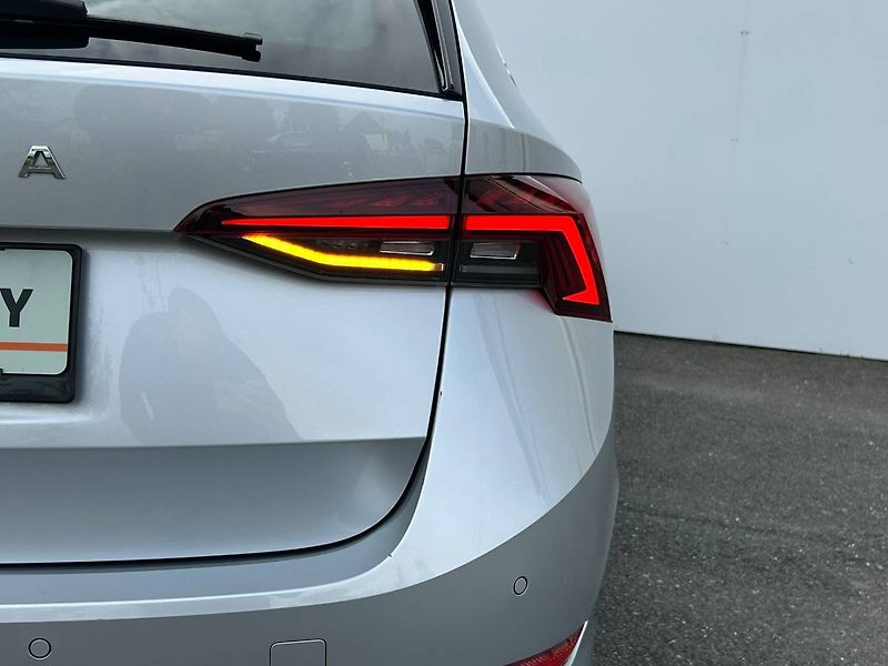 Škoda Octavia (2023) 2.0TDI DSG 110 kW TAŽNÉ Head U - fotka 34 z 35