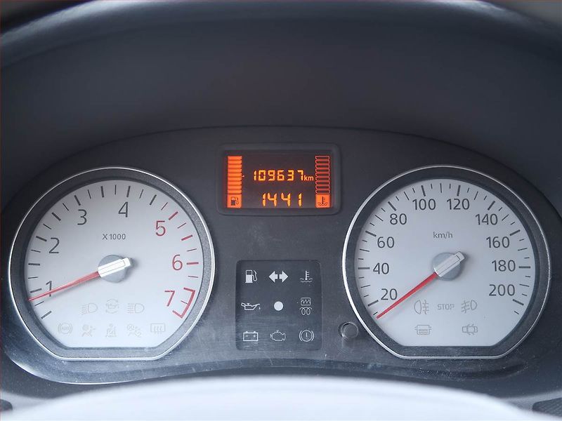 Dacia Logan (2012) 1.5 dCi - fotka 11 z 13