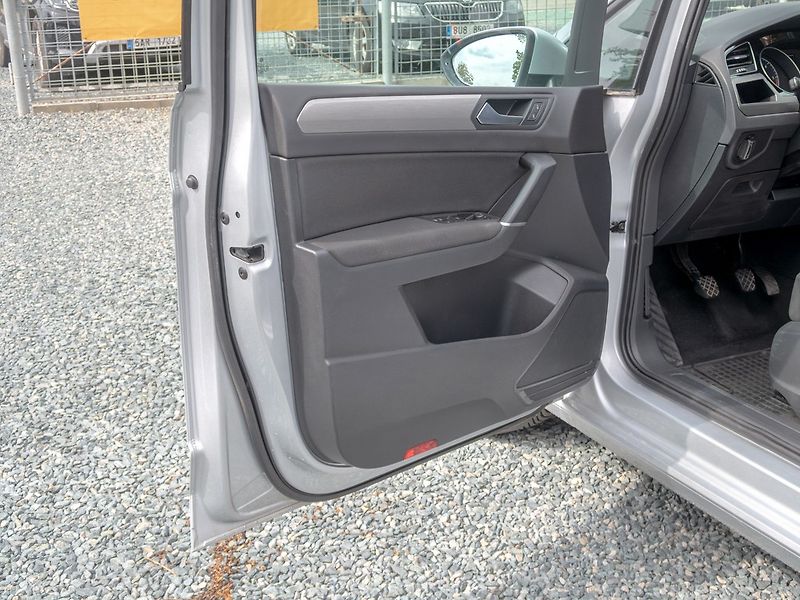 Volkswagen Touran (2019) 2.0TDI 110KW – Cebia 5*! - fotka 13 z 53