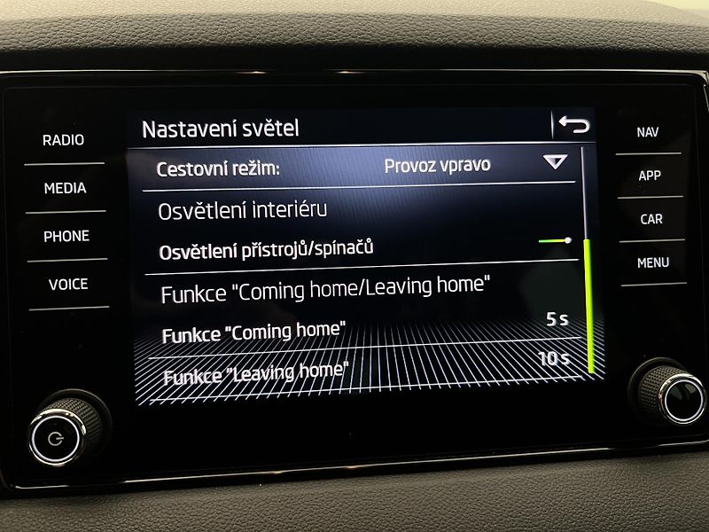 Škoda Karoq 1.5 TSI DRIVE AUT CZ - fotka 35 z 40