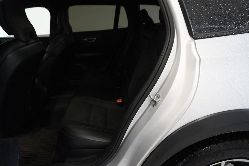 Volvo V60  CROSS COUNTRY D4 POLESTAR 4X4 - fotka 27 z 30