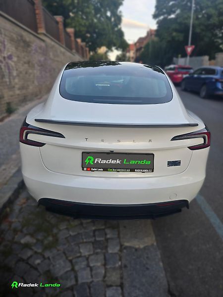 Tesla Model 3 (2024) Highland | HW4 | AMD Ryzen - fotka 6 z 12