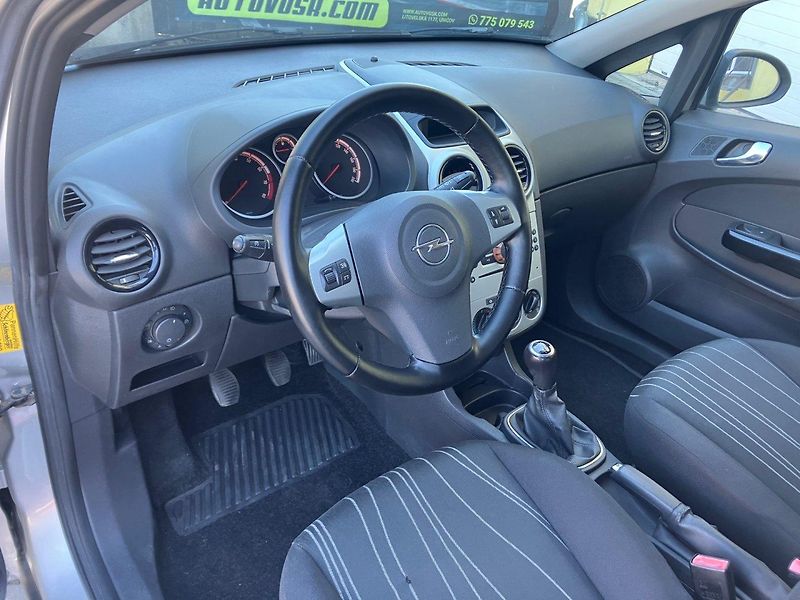 Opel Corsa 1,4i(66kW)*STK DO 6/2028* - fotka 7 z 15