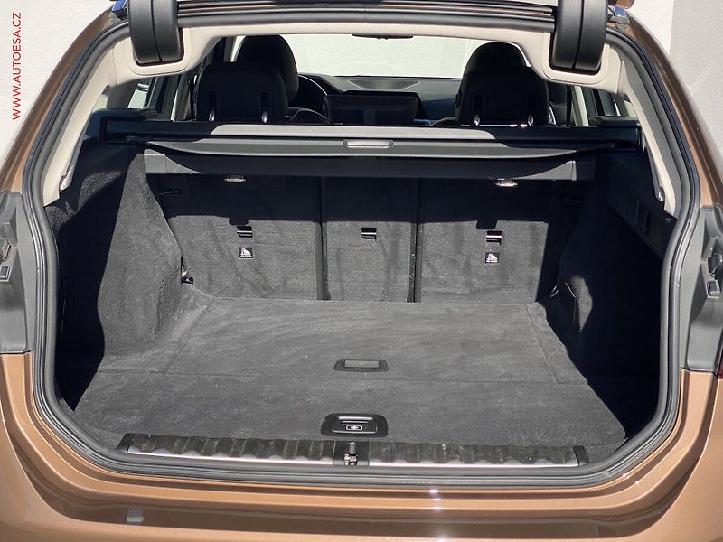 BMW Řada 3 (2019) 2.0 D 320d, Sport Line - fotka 7 z 19