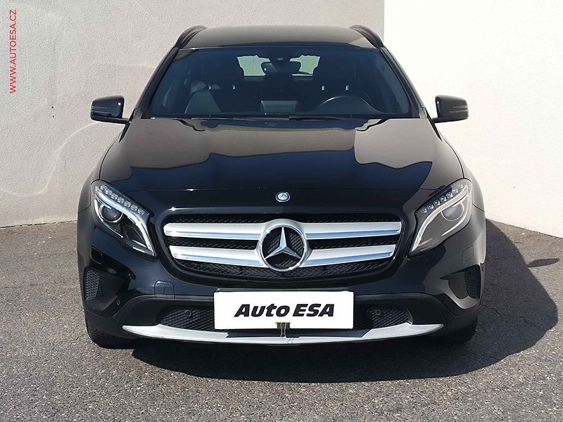 Mercedes-Benz GLA (2016) 2.2CDi 200d 4Matic, ČR - fotka 2 z 24