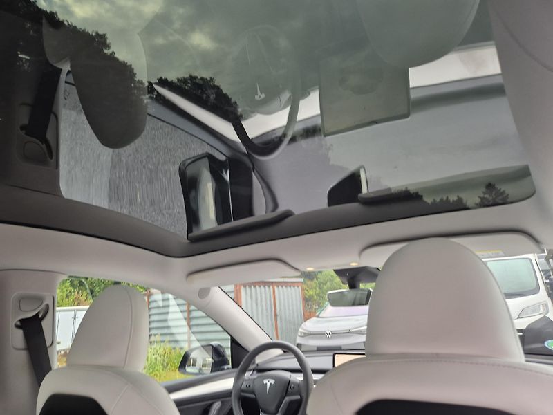 Tesla Model Y RWD 220kw TZ 92,5 % - fotka 44 z 48