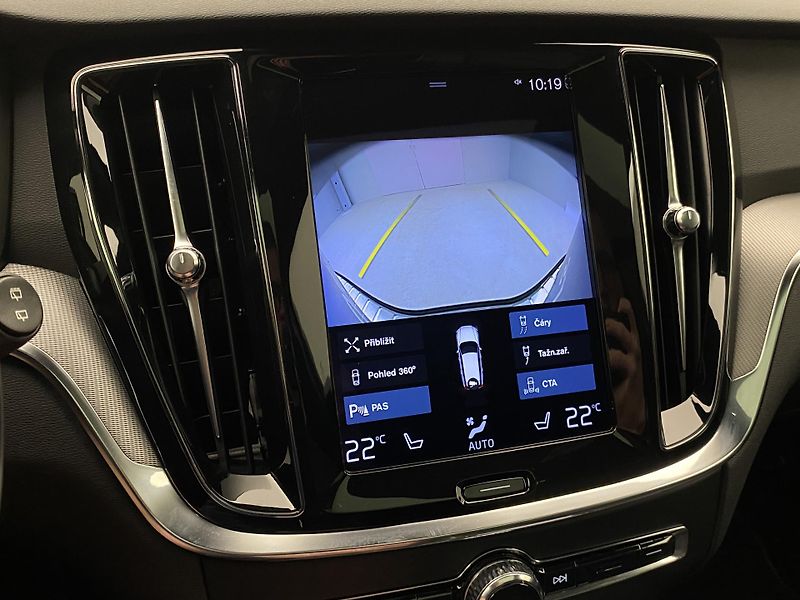 Volvo V60 T8 AWD RECHARGE R-DESIGN AUT - fotka 46 z 52