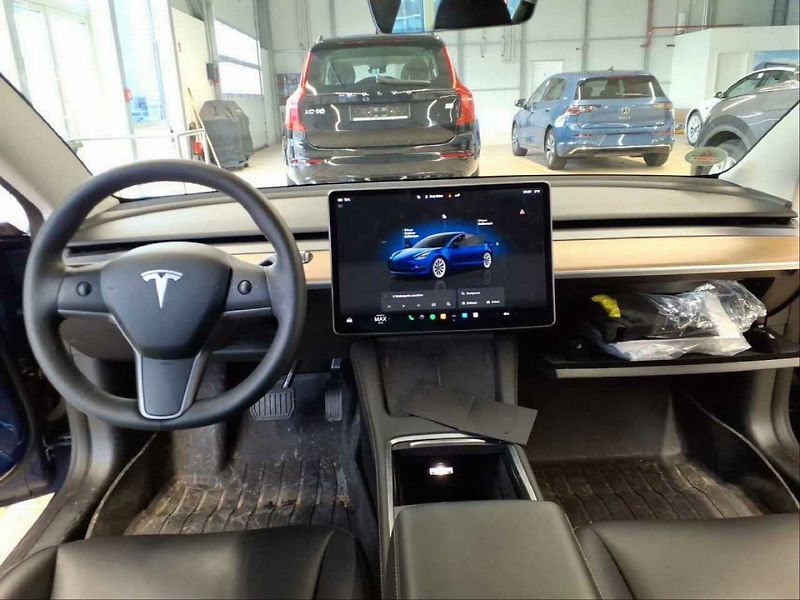 Tesla Model 3 (2023) Standard Range - fotka 7 z 11