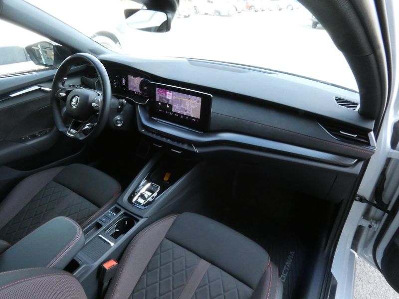 Škoda Octavia (2023) Combi RS 2.0 TDI 147KW 4x4 - fotka 21 z 30