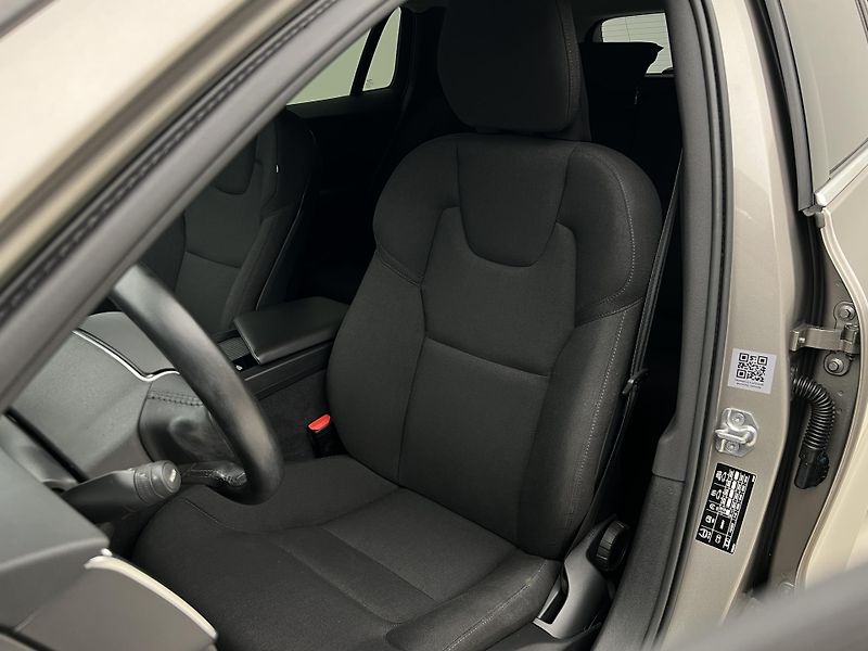Volvo V60 D3 MOMENTUM PRO AUT - fotka 18 z 41
