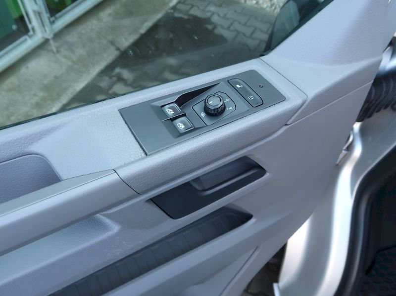 Volkswagen Transporter (2023) 2.0 TDI 150 kW DSG ODTAHOVKA - fotka 30 z 30