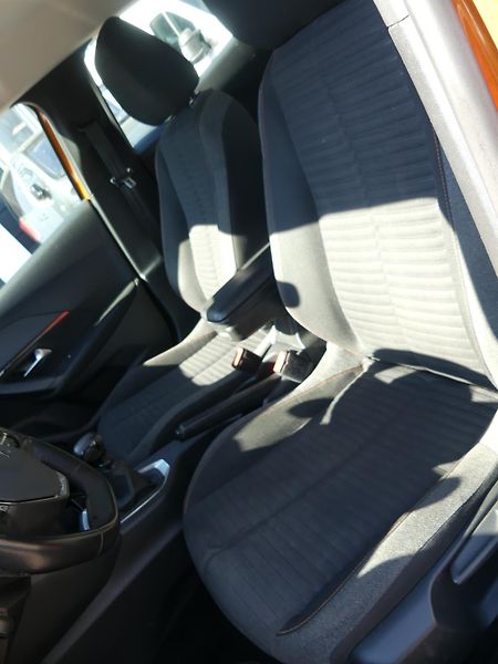 Peugeot 2008 (2020) 1,2 PureTech MAN6 - fotka 9 z 22