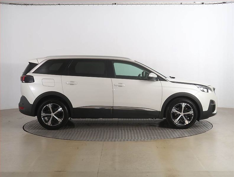 Peugeot 5008 (2018) Allure 1.6 THP, Automat - fotka 6 z 22