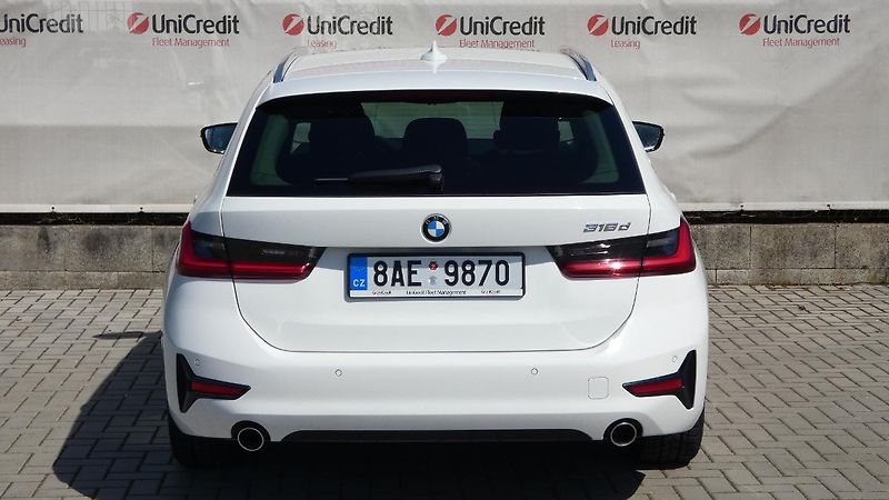 BMW Řada 3 318d Touring - fotka 4 z 22