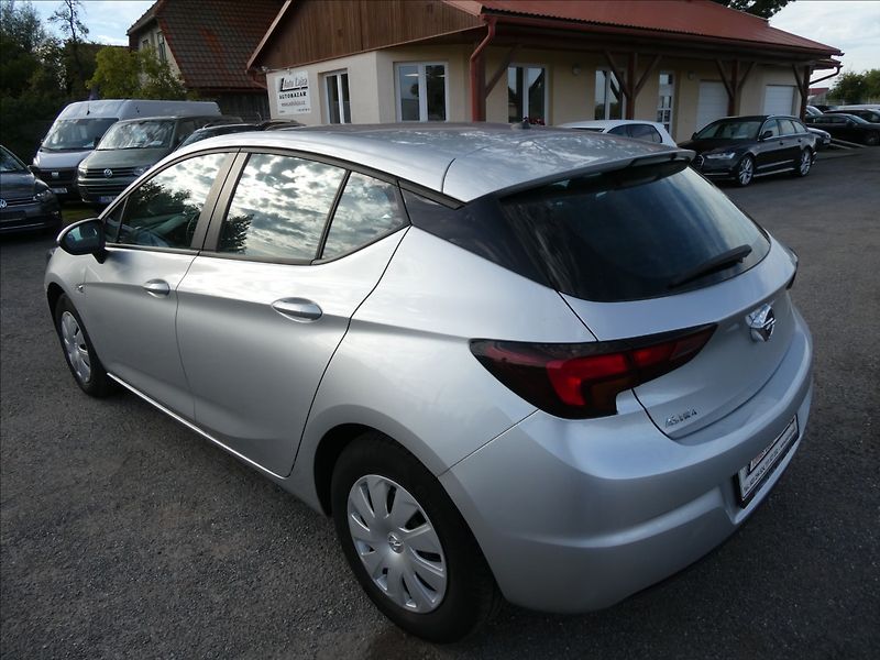 Opel Astra 1,4 i 74kW 2x kola, serviska - fotka 7 z 39