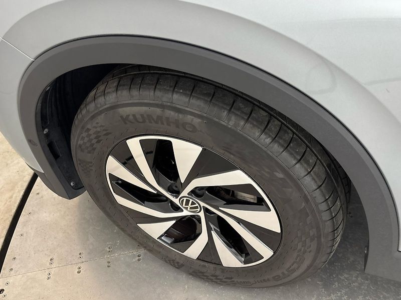 Volkswagen Tiguan People DSG - fotka 28 z 31
