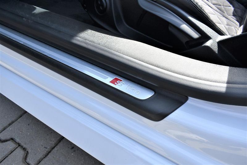 Audi TT 1.8TFSI S-Line Cabrio,B&O - fotka 16 z 50