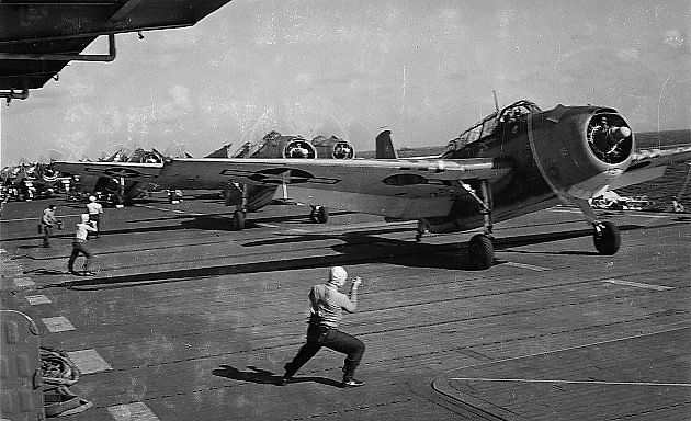 Torpédový bombardér US Navy TBF Avenger. Paul Newman na stroji létal jako radista - střelec v době II. světové války., zdroj: Wikimedia Commons, U. S. Navy, volné dílo